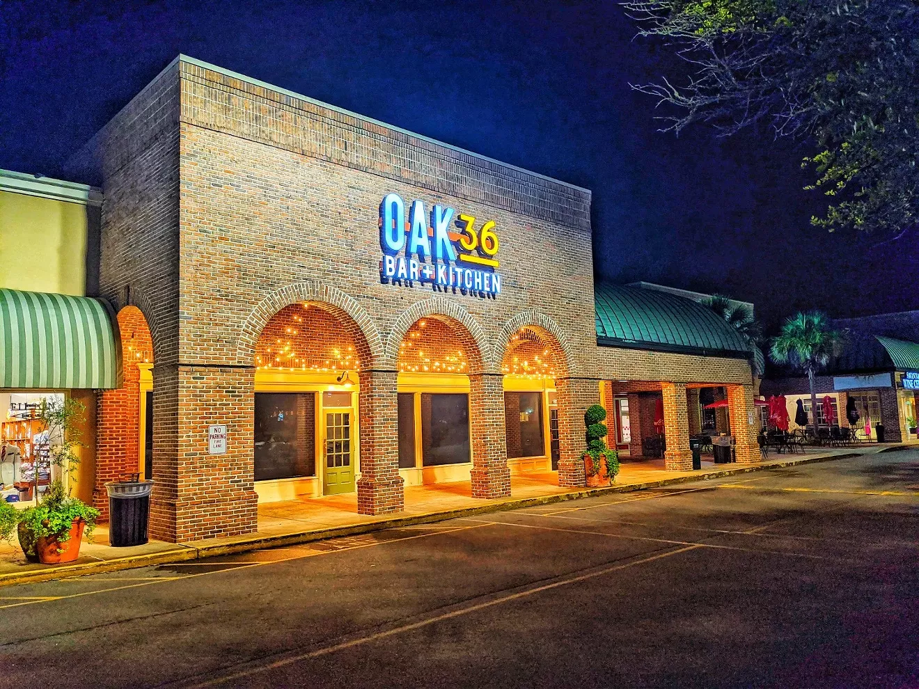 Oak 36 Bar + Kitchen SavannahSouthside Bar, American Bars & Clubs