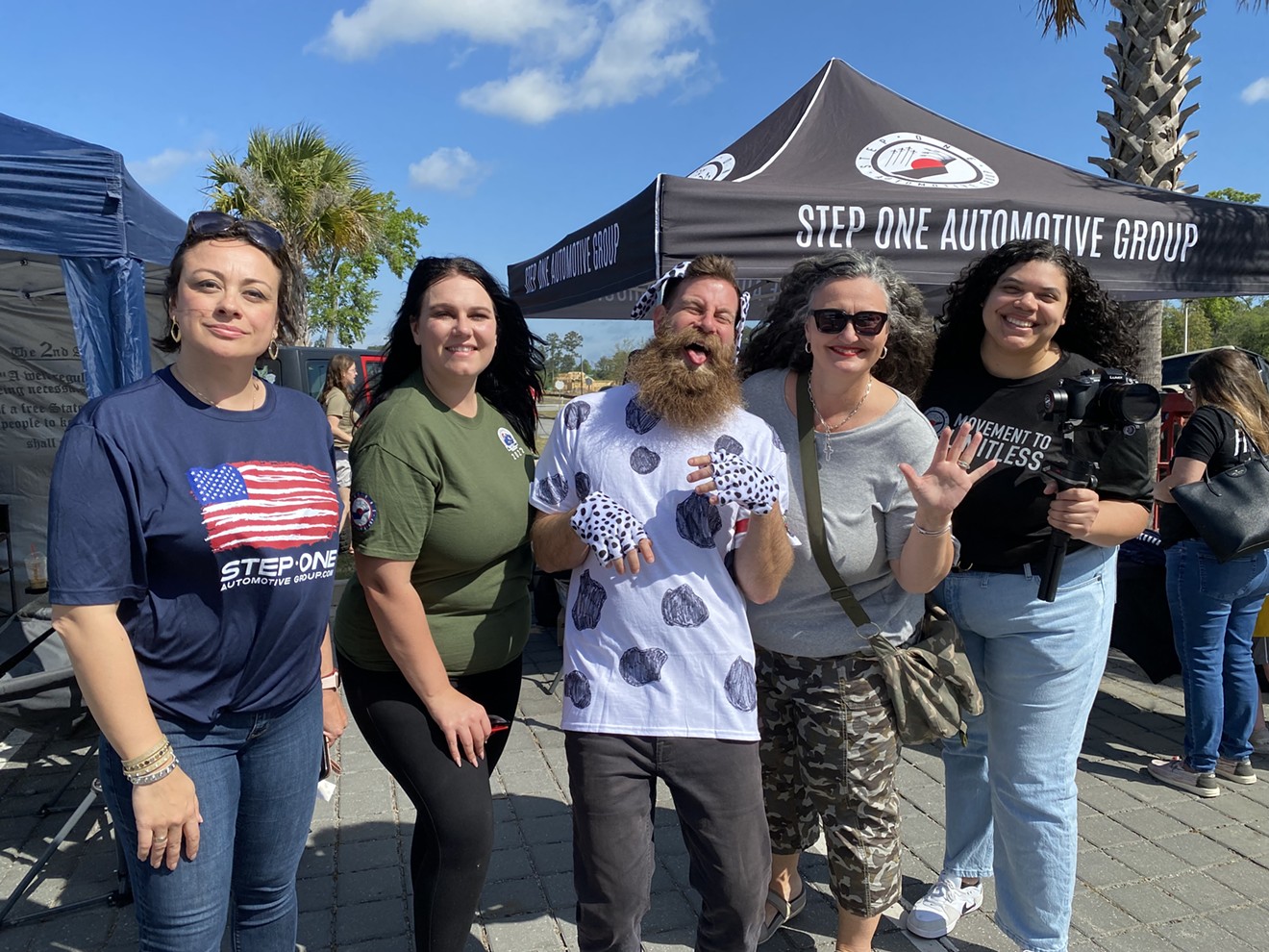 Step One Auto’s Honors Coastal Pet Rescue with Local Hero Award at We Jeep Together  Event