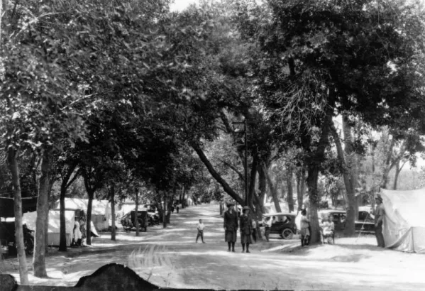 In the early 1900s, City Park was a popular camping destination. - DENVER PUBLIC LIBRARY / FREE CAMPGROUND IN CITY PARK