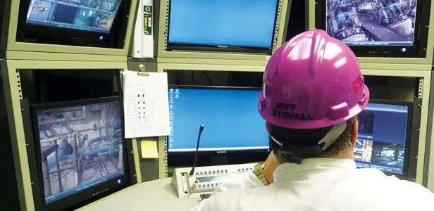 Using the Radiation Acquisition Display System, Stovall monitors high-level radiation areas outside the reactor. Surveillance cameras allow employees to make sure equipment is running smoothly, without exposing themselves to more radiation than necessary. - PHOTO BY DIANE IVEY