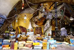 Jameton avoids taking things out of her miniature scenes, always trying to add instead of subtract, sometimes resulting in richly detailed pieces.
