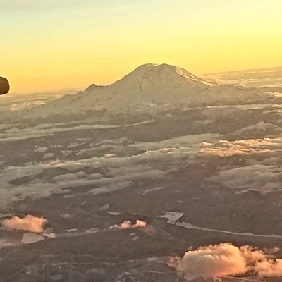Mt. Rainier looks beautiful from above. Picture taken on 12-31-2021.