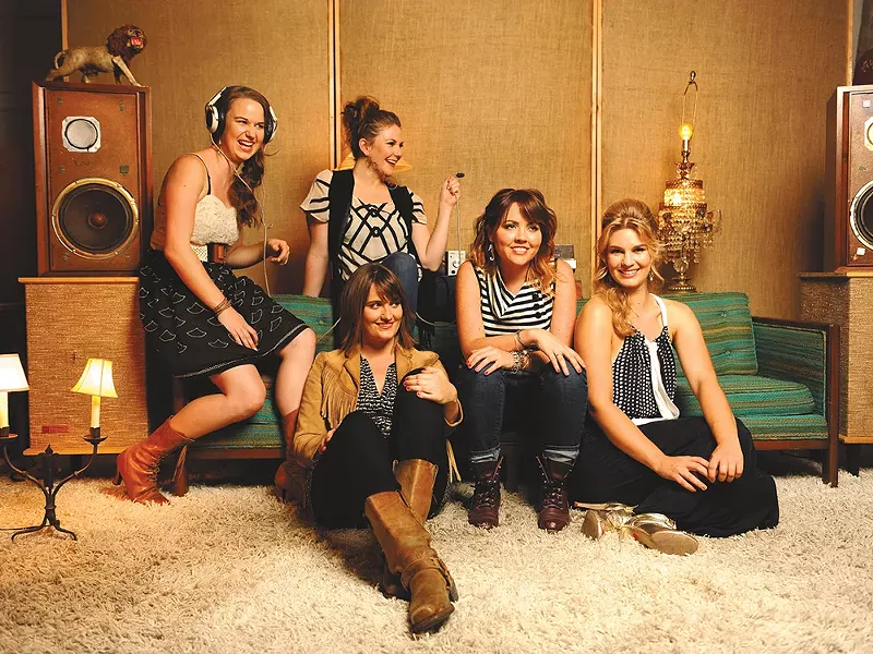 All-female bluegrass group Della Mae brightens up Medical Lake this weekend..