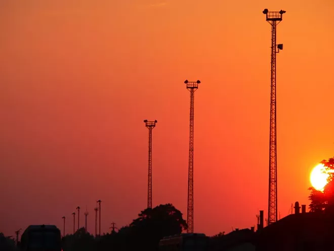 City council halts new cell towers | Bloglander