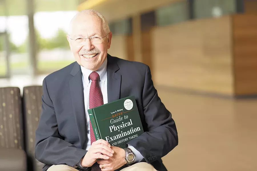 Dr. George Novan urges medical students to practice the art of the physical exam. - YOUNG KWAK