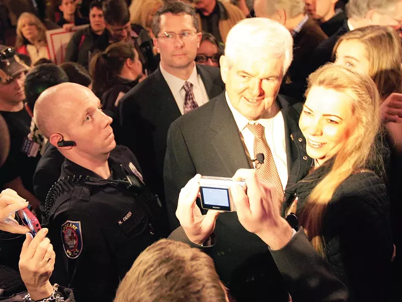Pam Roesch getting another photo with Newt at the Bing. - YOUNG KWAK