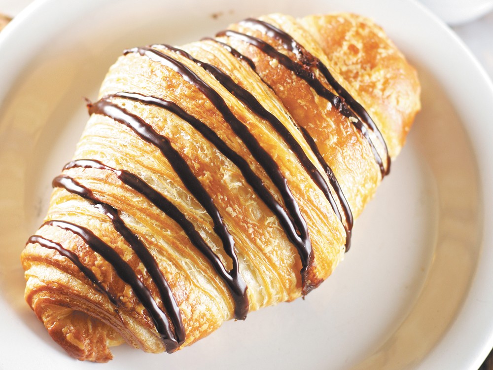 Petit Chat\'s chocolate croissant - YOUNG KWAK
