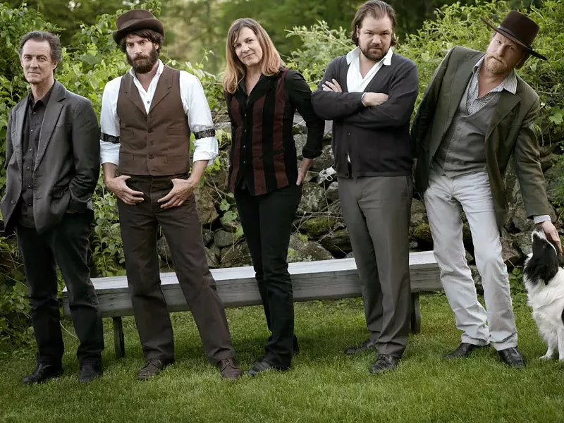 Ray Lamontagne (second from left)