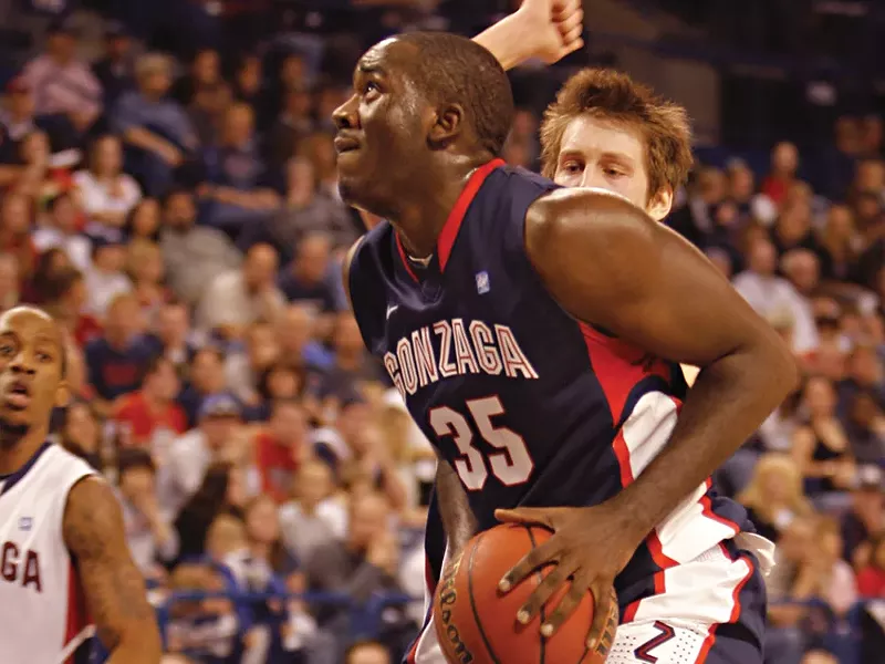 Sam Dower at this year’s season-opening scrimmage. “He‘s willing to learn to get better,” says teammate Robert Sacre. - YOUNG KWAK