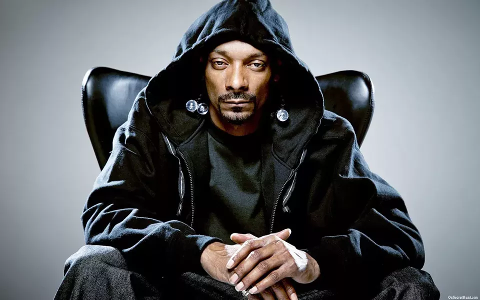 Snoop Dogg is developing his own line of vaporizer pens and accessories.