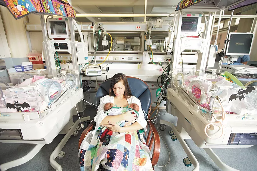 Tori Westacott uses "kangaroo care" to bond with her premature twins, Paisley and Presley. - YOUNG KWAK