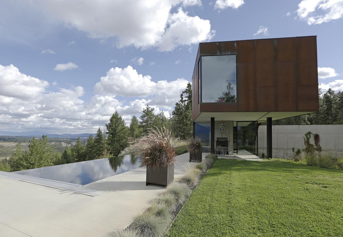An art-infused, earth-forward Tom Kundig home rises from Spokane's West Plains