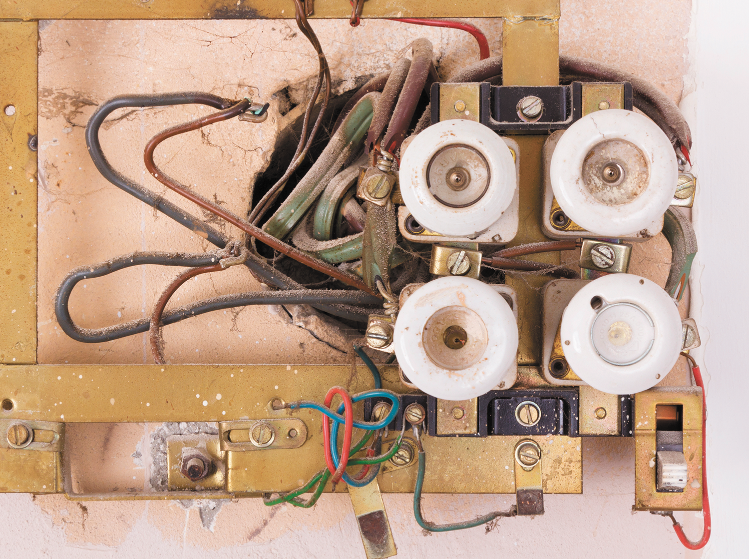 Knob-and-tube electrical wiring is best left to the professionals.
