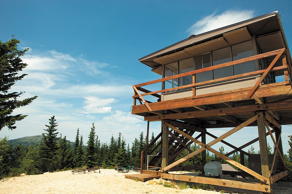 Quartz Mountain fire lookout offers panoramic views.