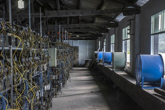 Racks of Bitcoin mining machines at a server farm in Guizhou, China, June 23, 2016 - GILLES SABRIE/THE NEW YORK TIMES