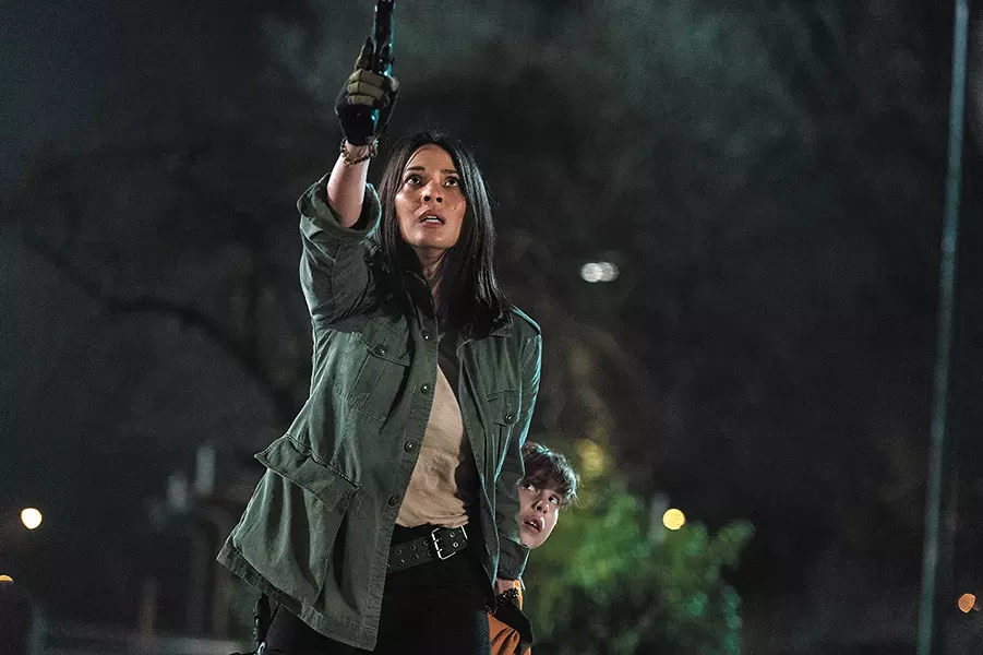 Olivia Munn has proven she can take down predators onscreen and off, but she's underserved in Shane Black's muddled sci-fi sequel.