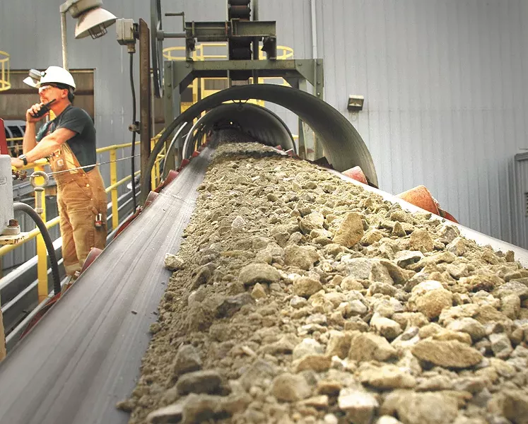 Processing at the Buchhorn mine site. - KINROSS GOLD CORP. PHOTO