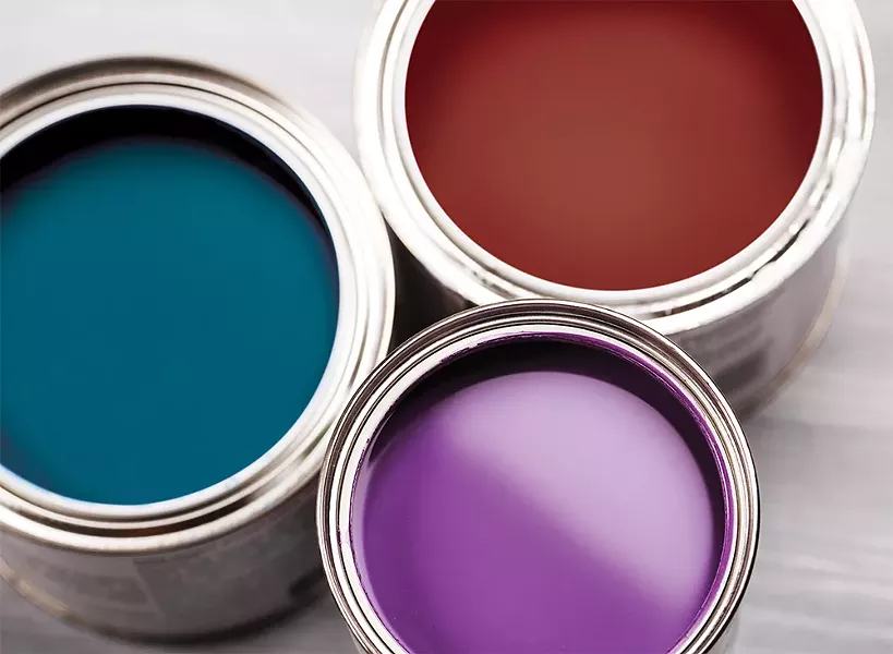 The tones of 2018 are Ultra Violet from Pantone, Caliente from Benjamin Moore, and Oceanside from Sherwin-Williams