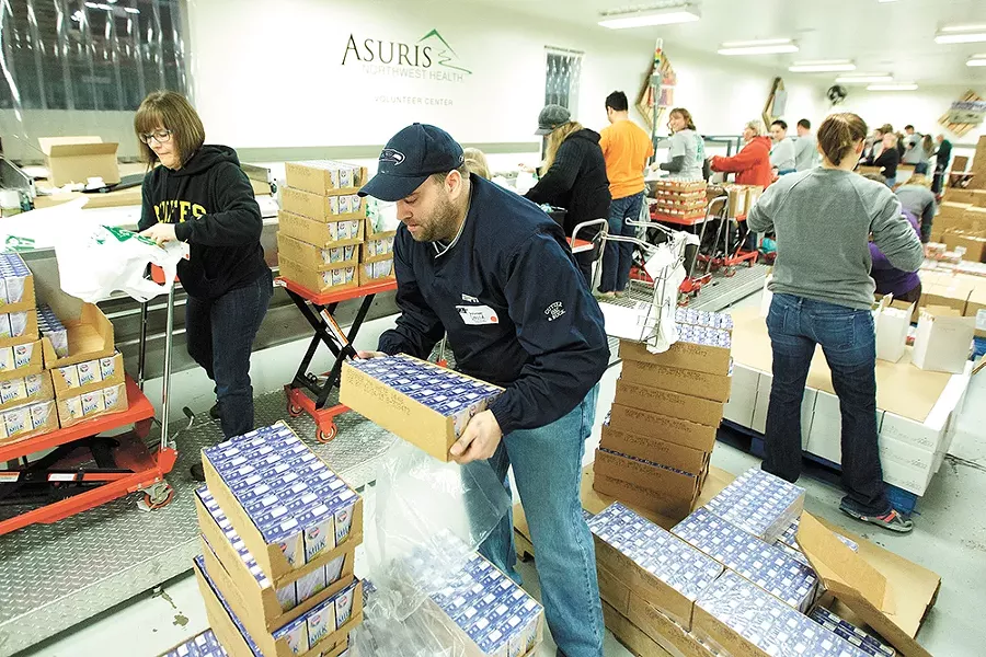 Volunteers sort food at Second Harvest