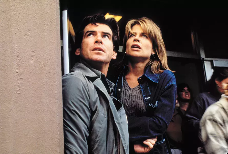 Pierce Brosnan (left) and Linda Hamilton in Dante's Peak.