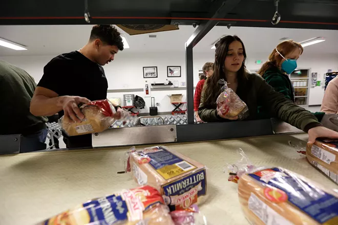 Local food banks have less food to feed more people. Inflation isn't helping - Vimarsana News