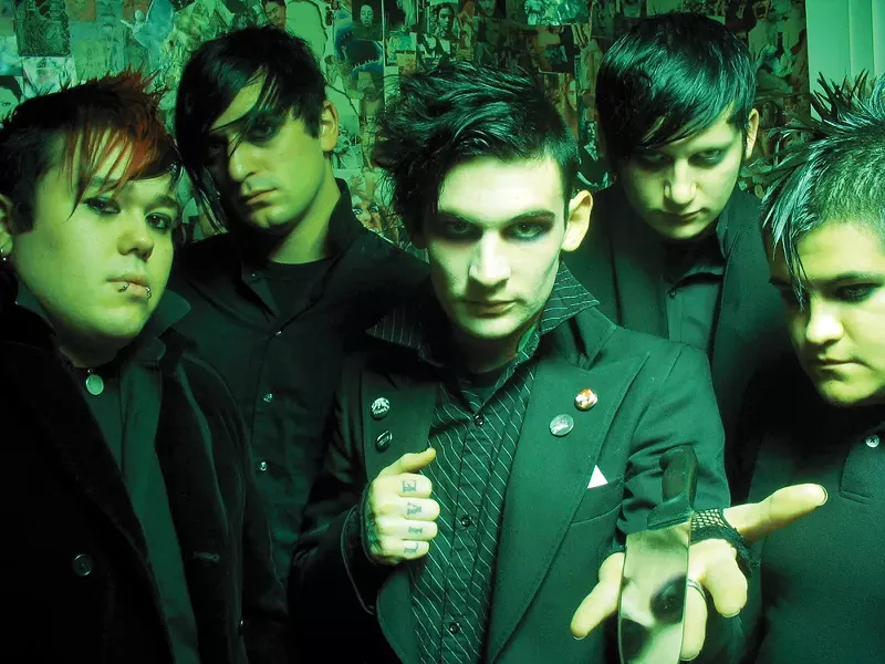 Wil Francis (center) and other guys who may or may not be in Aiden anymore.