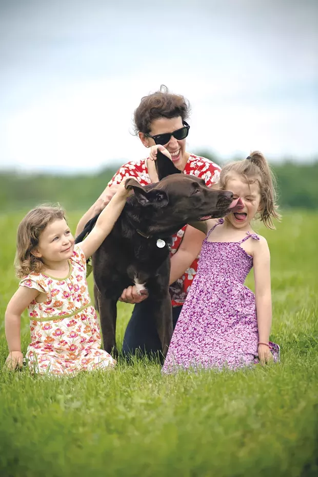 Amy, Isabella, Natalie & Oscar the Dog - SAM SIMON