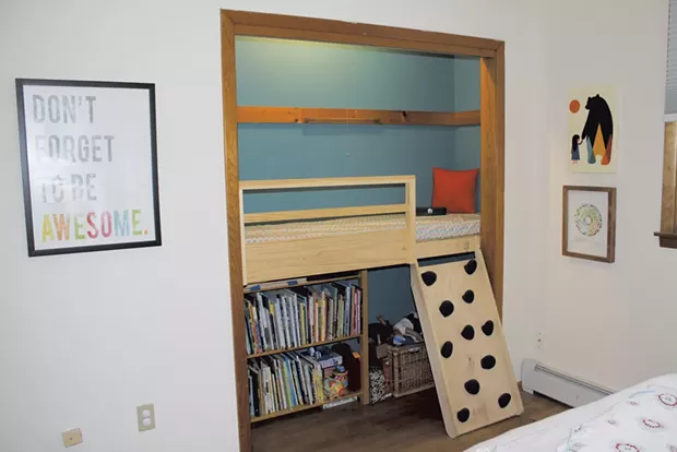 Play loft - MARY ANN LICKTEIG