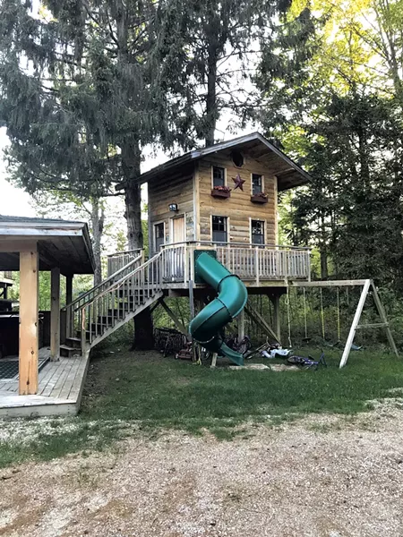 The Harle family deluxe tree house in Killington - COURTESY OF RICHARD HARLE