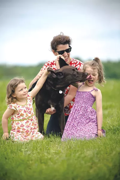 Amy, Isabella, Natalie & Oscar the Dog - SAM SIMON