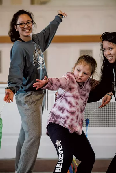 Delaney Johnson with UVM dance students Claire Smith and Lia Ivanick - SAM SIMON