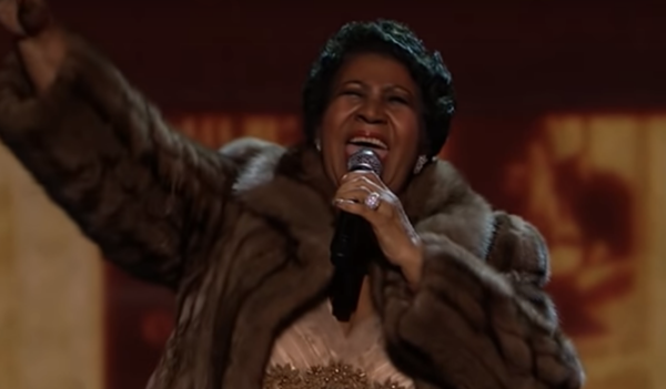 Franklin performing at the Kennedy Center Honors Ceremony in 2015, moments before the "fur coat drop" - SCREEN GRAB