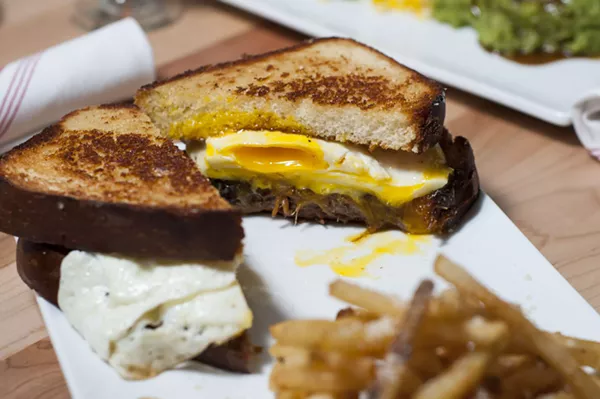 Braised short rib sandwich - TOM PERKINS