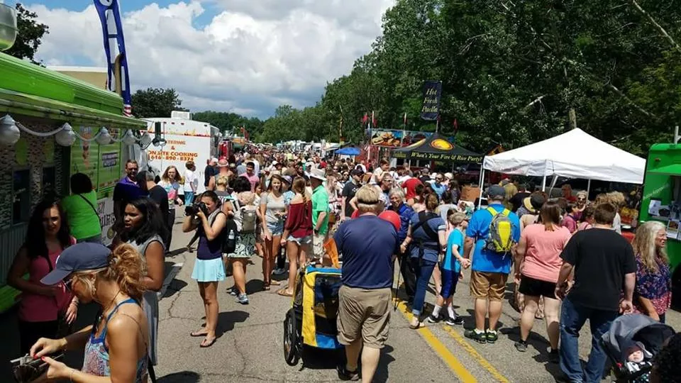 The Worlds Largest Food Truck Rally Rolls Through Belle