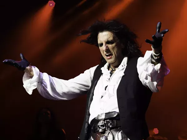 Detroit's demon daddy Alice Cooper lands 'Detroit Stories' at No. 1 on 'Billboard' sales chart - Vimarsana News