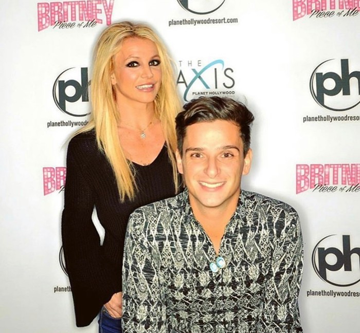 Felipe Servat rencontre son idole lors de la tournée Piece of Me de Britney. - PHOTO AVEC L'AUTORISATION DE FELIPE SERVAT