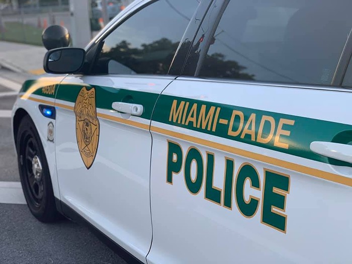 Une enquête volontaire du département de police de Miami-Dade a révélé qu'environ la moitié de ses employés ont été vaccinés contre COVID-19. - PHOTO PAR LE DEPARTEMENT DE POLICE DE MIAMI-DADE