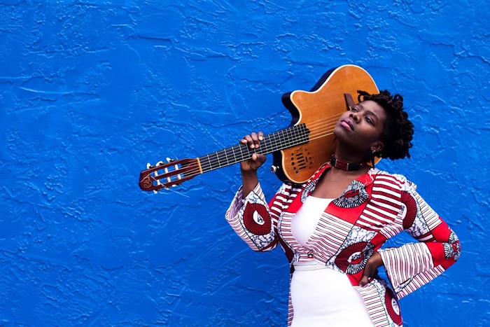 Inez Barlatier, musicienne et éducatrice haïtiano-américaine, est l'une des forces derrière Sharing Grandmothers. - PHOTO AVEC L'AUTORISATION DE L'ARTISTE
