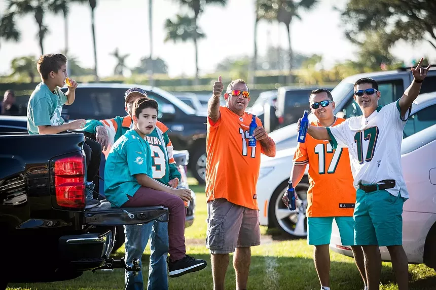 Personne à un hayon des Dolphins ne porte un maillot à jour. - PHOTO PAR IAN WITLEN