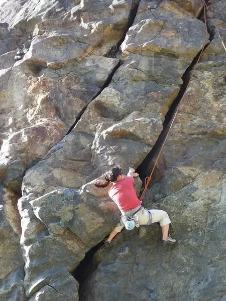 Patricia Terry climbs Wedding Rock - ROOTS TO ROCKS PHOTOGRAPHY