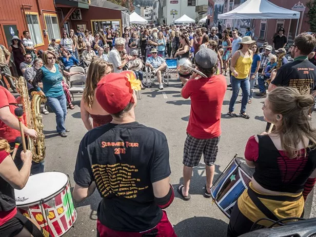 I Block Parties On - Vimarsana News