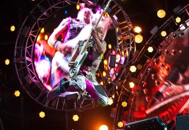 Red Hot Chili Peppers Interrupt Tour to Play Free Closed Concert in Hoopa - Vimarsana News