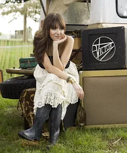 FRANCESCA BATTISTELLI : - PHOTO COURTESY OF SOPHIA STEPHENS