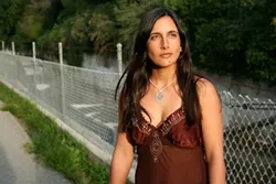 SANTA CRUZ GAL : Earthy folk/rock/R&B artist Amy Obenski brings her organic sound to Linnaea’s Café on Feb. 5. - PHOTO COURTESY OF AMY OBENSKI