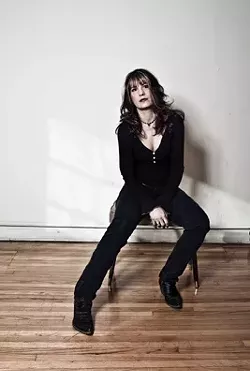 GUITAR GODDESS : Steve Key’s Songwriters at Play singer-songwriters’ showcase continues on July 13 with a feature artist whom Michelle Shocked once called “one of the best guitarists in the world, male or female.” That performer is Janet Robin. - PHOTO COURTESY OF JANET ROBIN