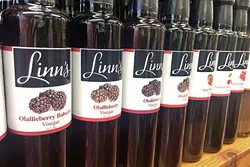 OLALLIBERRY HEAVEN: Linn’s Fruit Bin Farmstore in Cambria carries homemade oils, vinegars, preserves, and pie! - PHOTO BY CAMILLIA LANHAM