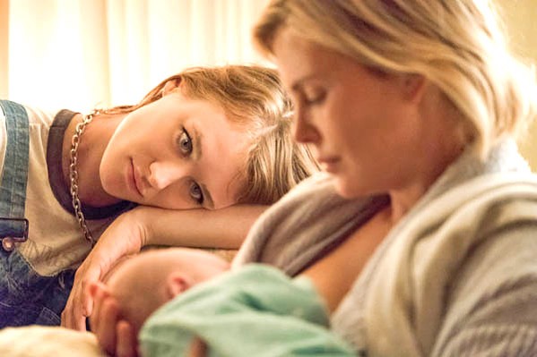 HELP A mom (Charlize Theron, right) of three bonds with new night nanny (Mackenzie Davis) in Tully. - PHOTO COURTESY OF FOCUS FEATURES