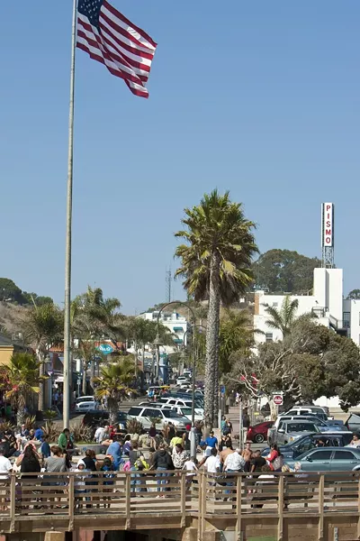 ATASCADERO IN FIVE BLOCKS: On any particular summer day, Pismo Beach may have a temporary population between 18,000 and 35,000. - PHOTO BY STEVE E. MILLER