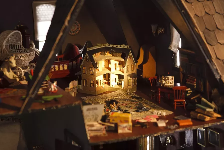 TINY VOYEURS : Peeking into the attic of Kroll’s dollhouse feels almost like spying, it’s so detailed. In a rather witty touch, the artist has even included a miniature replica of the dollhouse itself. Wow.