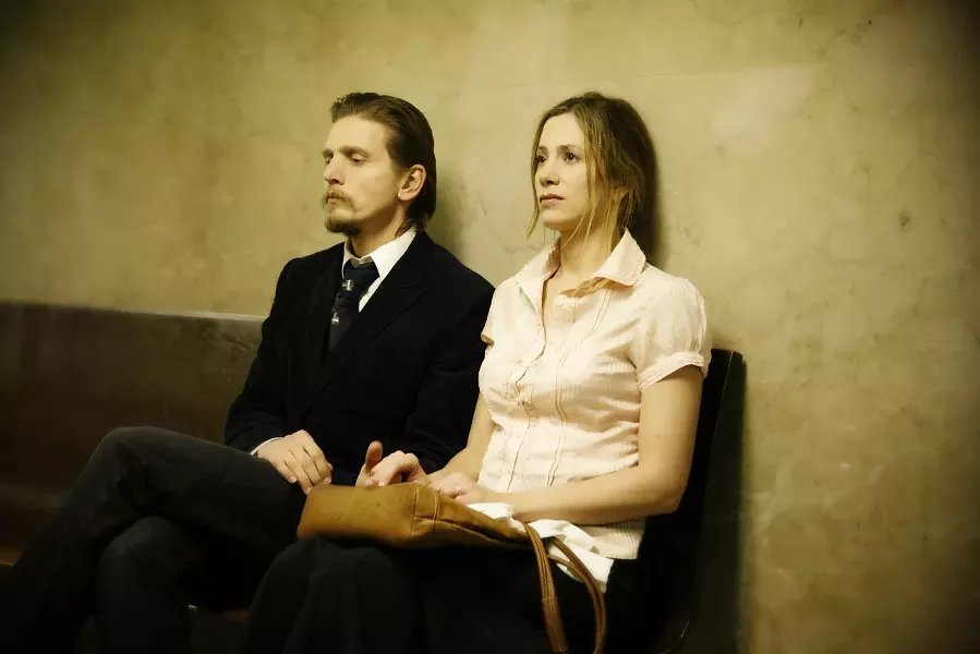 WRONG SIDE OF THE TRACKS : Berry Pepper and Mira Sorvino as Rip and Wendy Porter in Like Dandelion Dust, which was recently named Best of the Fest at the 2009 Palm Springs International Film Festival. - PHOTOS COURTESY OF DOWNES BROTHERS ENTERTAINMENT
